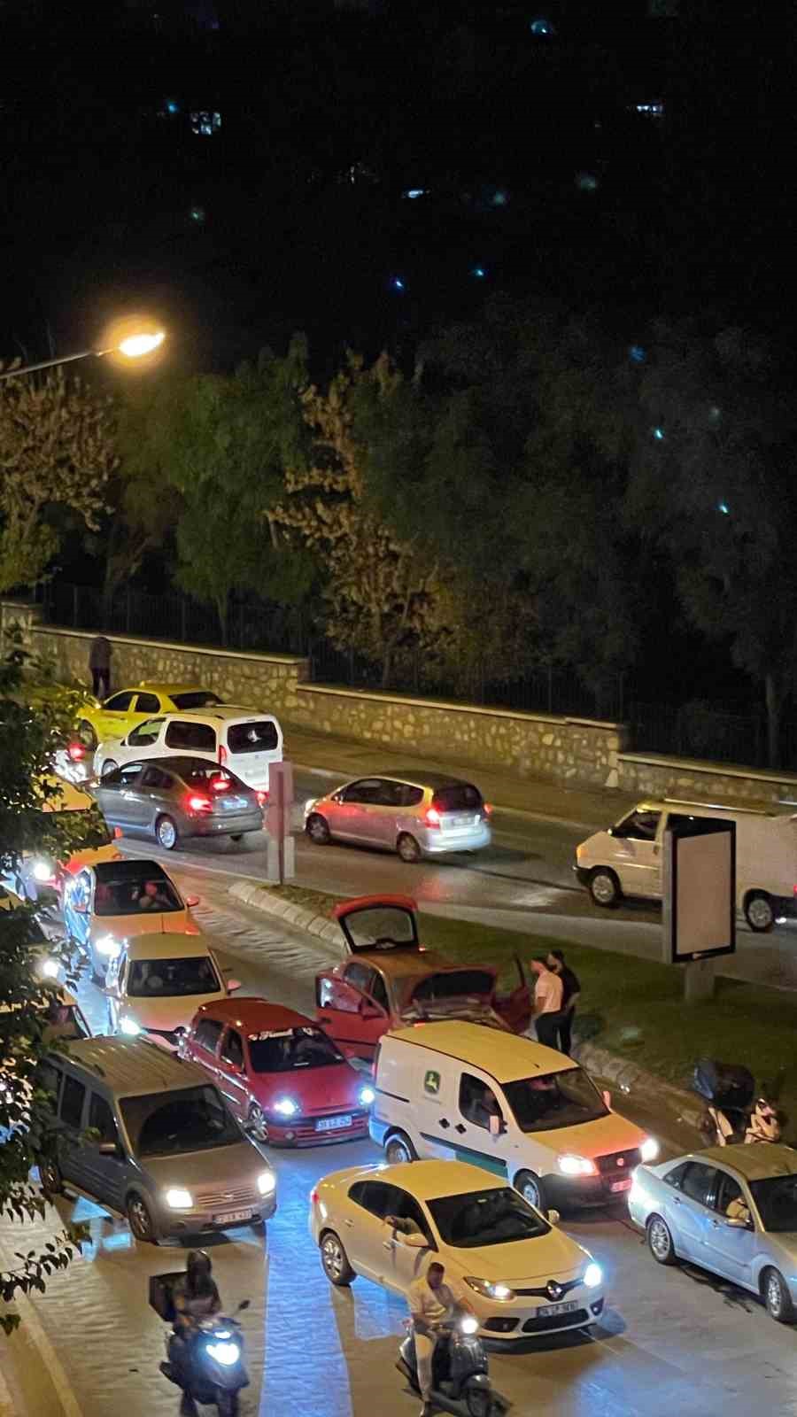 Edirne&rsquo;de seyir halindeyken yanan ara&ccedil; kullanılamaz hale geldi
