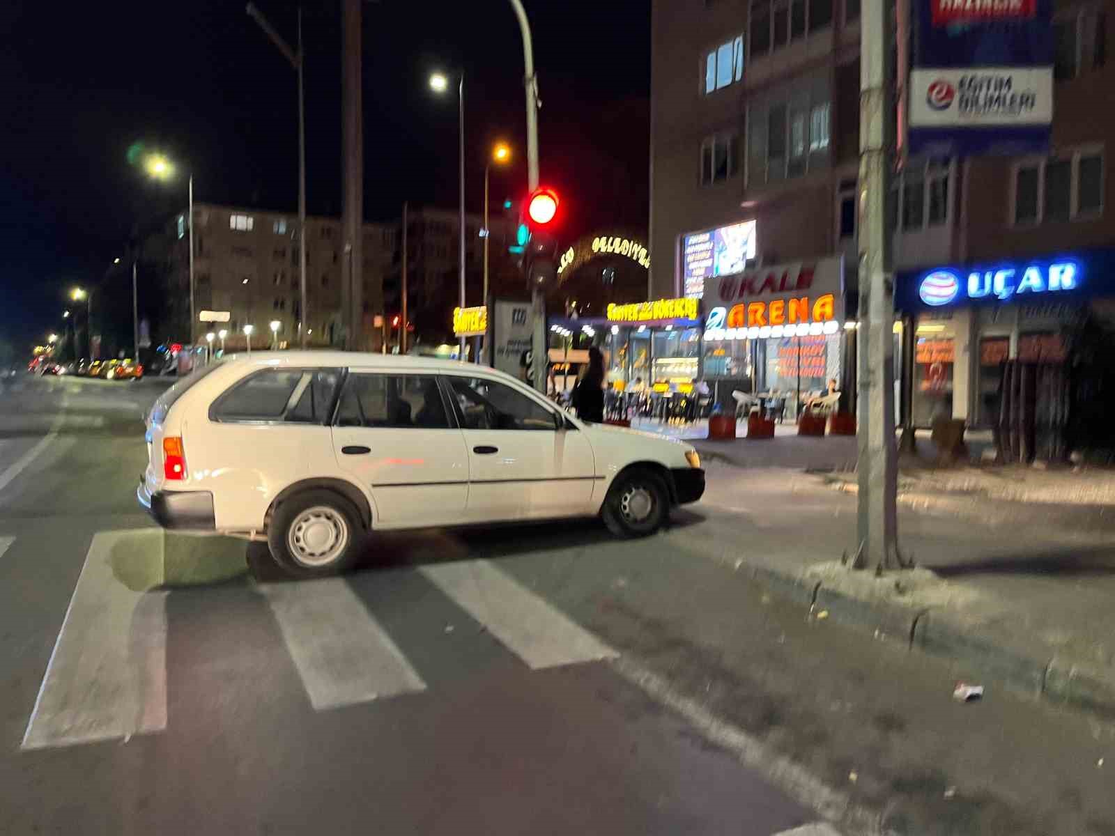 Tekirdağ’da yaya geçidinden yolun karşısına geçen otomobile ceza gecikmedi