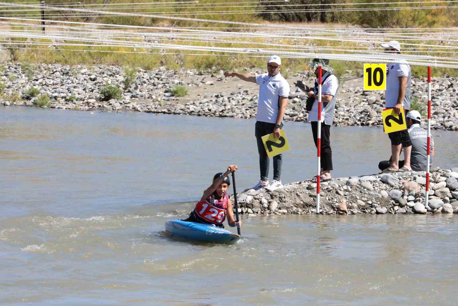 Erzincan’da, Akarsu Kano Slalom Türkiye Kupası yarışları
