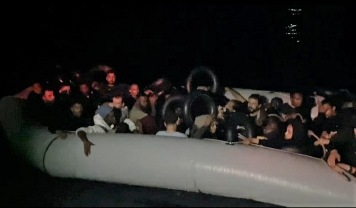 Didim’de geri itilen 71 düzensiz göçmen kurtarıldı
