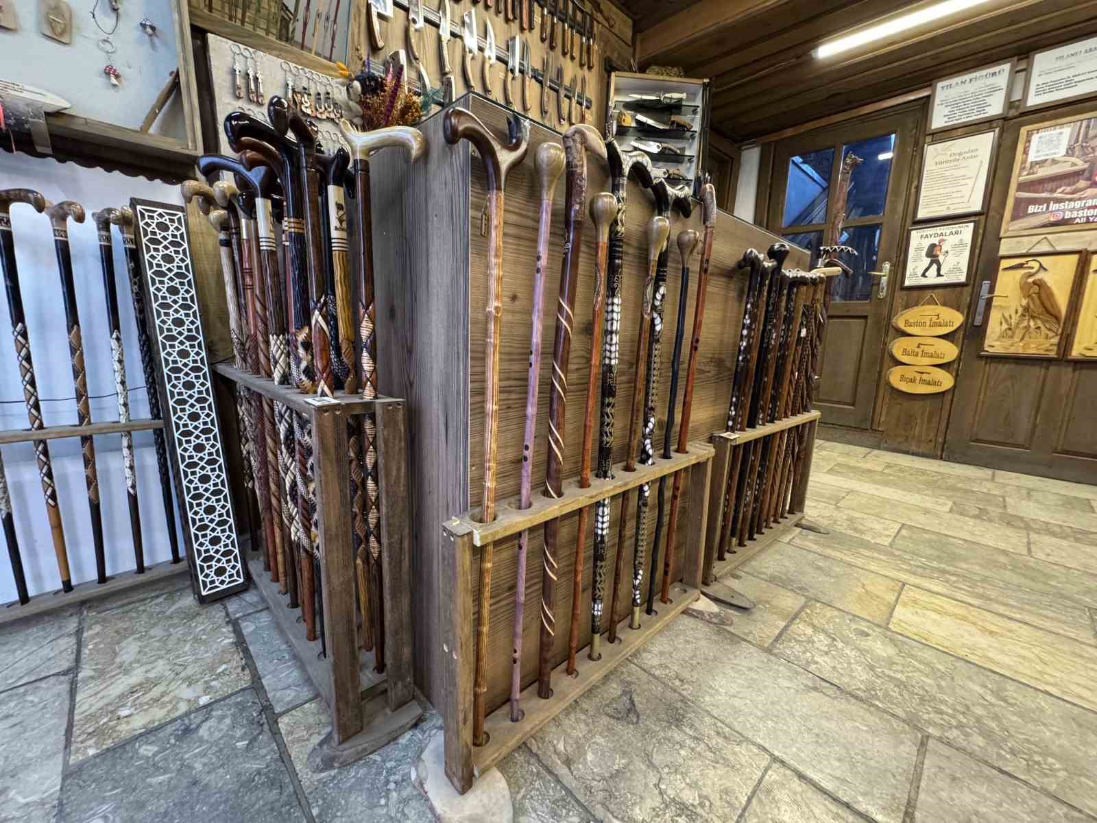 Kaybolmaya yüz tutan "bastonculuğu" geleceğe taşımaya çalışıyor