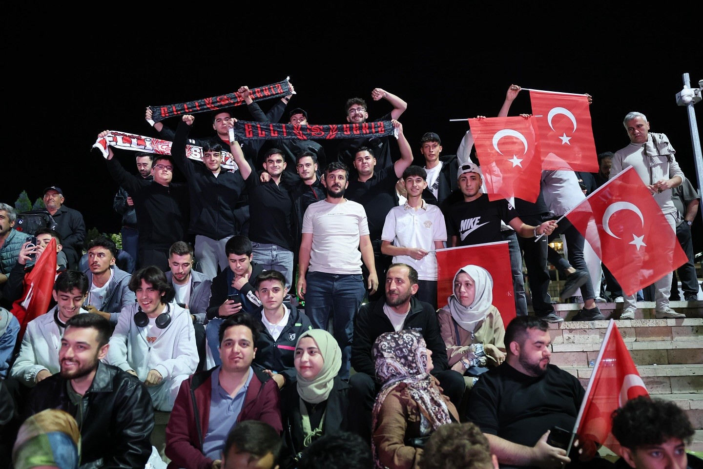 Milli maç heyecanı Tarihi Kent Meydanında yaşandı
