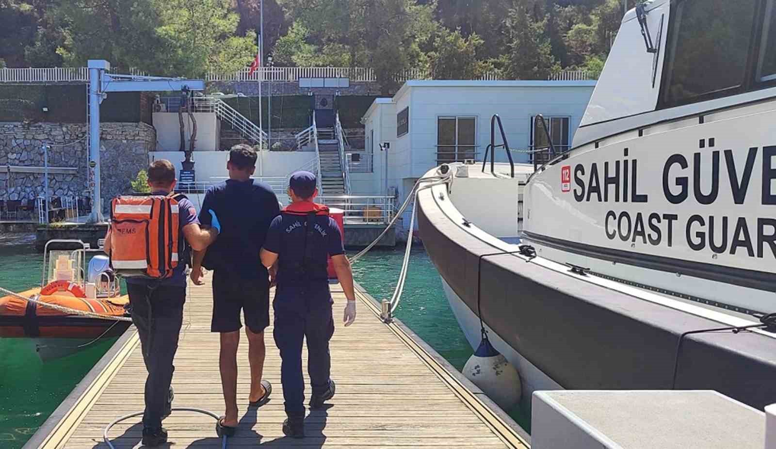 Gezi teknesinde rahatsızlanan vatandaşa tıbbi tahliye