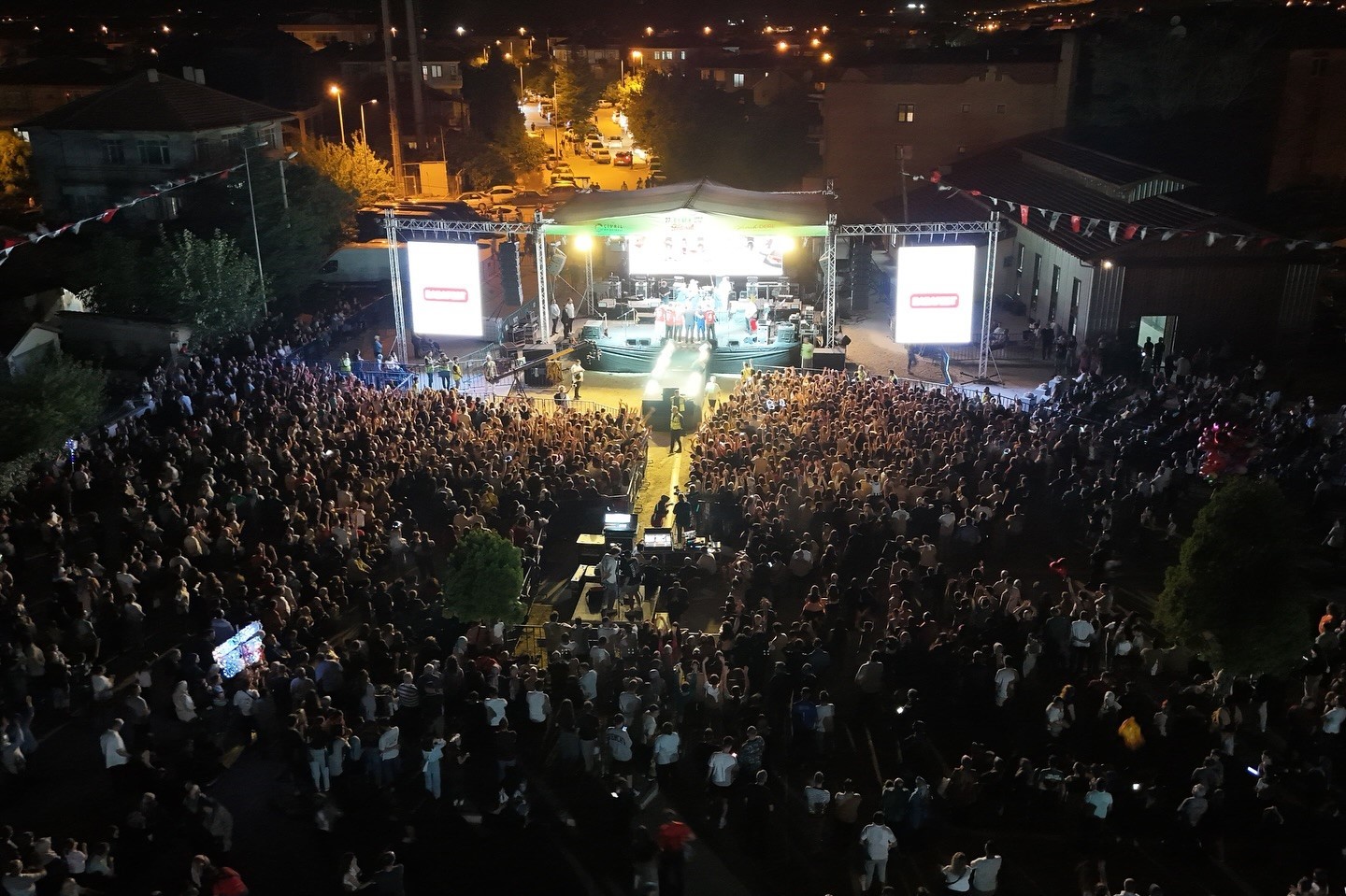 Çivril’de festival coşkusu Haluk Levent ile doğruya ulaştı
