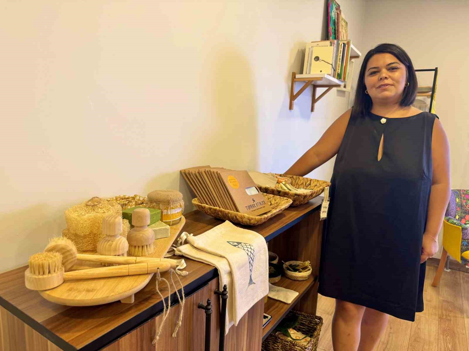 Oğlunun alerjisi, balmumundan gıda saklama bezleri üretmeye sevk etti