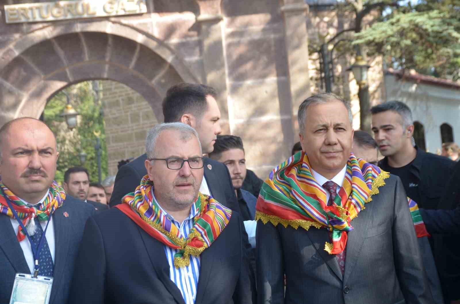 Bakan Yerlikaya, Ertuğrulgazi Türbesi’nde dua etti