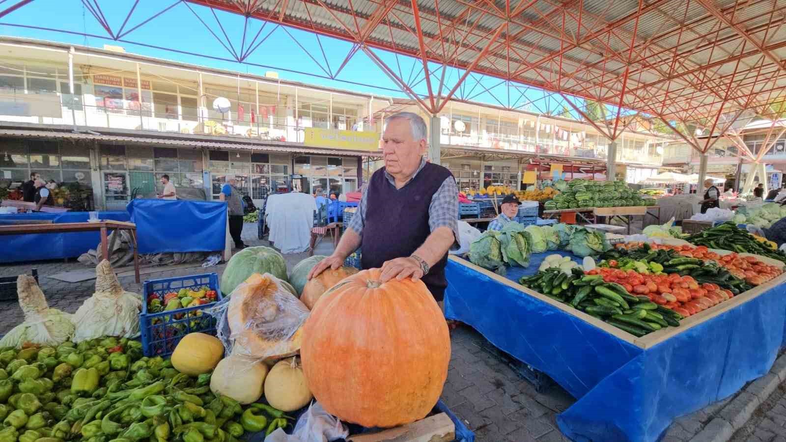 Darende&rsquo;nin meşhur bal kabağı &uuml;reticinin y&uuml;z&uuml;n&uuml; g&uuml;ld&uuml;r&uuml;yor
