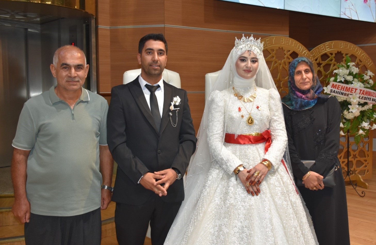 Depremzede &ccedil;ift "k&ouml;t&uuml; g&uuml;n dostu" personelin nikah şahidi oldu
