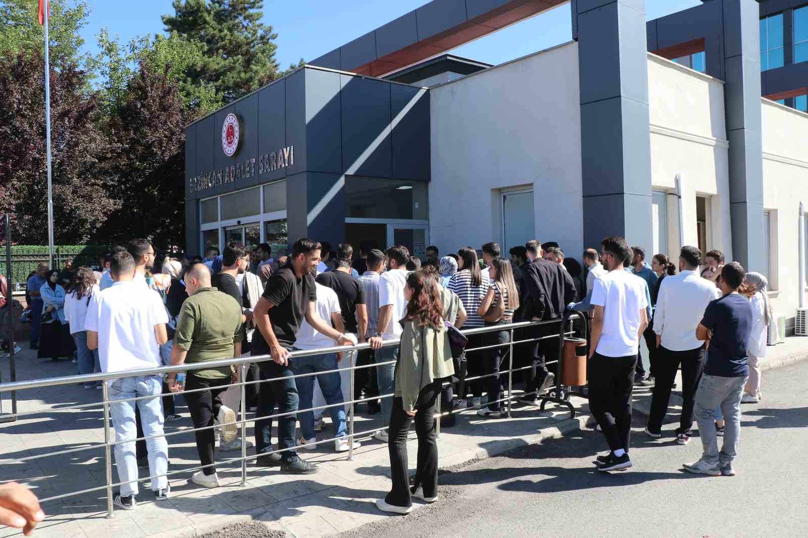 Erzincan Adliyesi’nde zabıt katipliği sınavı yoğunluğu