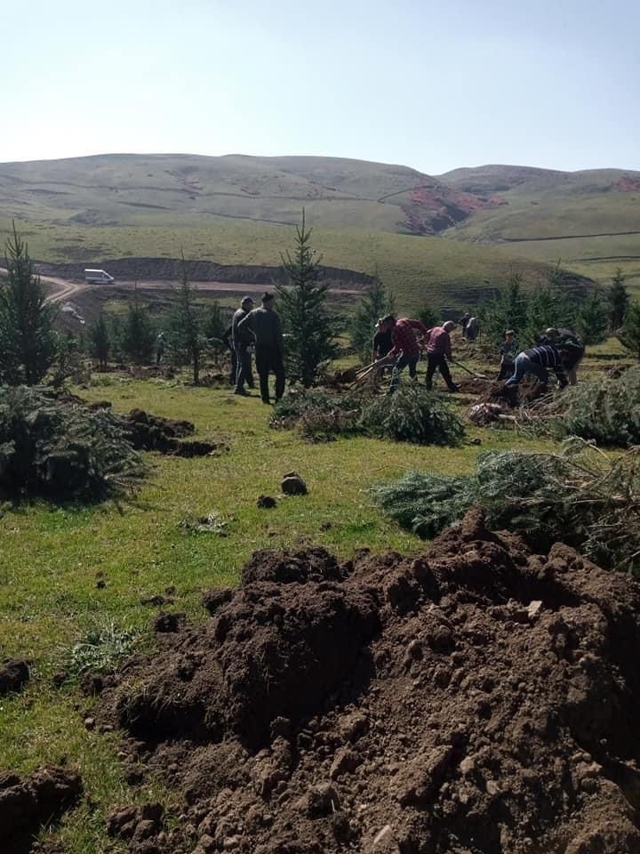 Mahalle halkı imece usulü gölet yaptı
