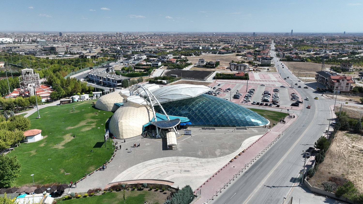 Konya Tropikal Kelebek Bah&ccedil;esi ziyaret&ccedil;ilerin g&ouml;zdesi olmaya devam ediyor
