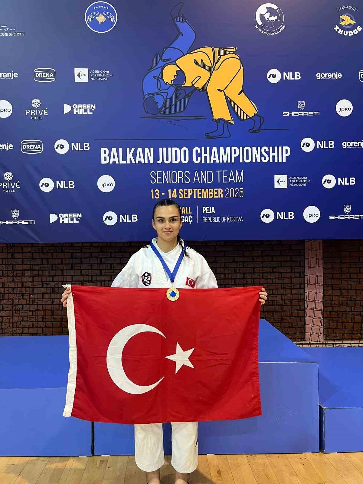 Rizeli Rümeysa, judoda balkan şampiyonu oldu
