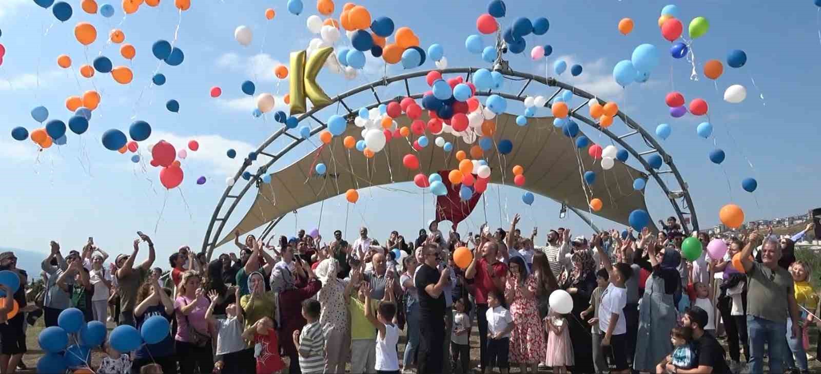 Lösemiyi yenen Kağan için gökyüzüne yüzlerce balon bıraktılar