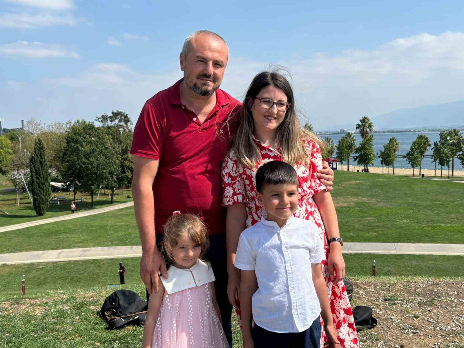 L&ouml;semiyi yenen Kağan i&ccedil;in g&ouml;ky&uuml;z&uuml;ne y&uuml;zlerce balon bıraktılar
