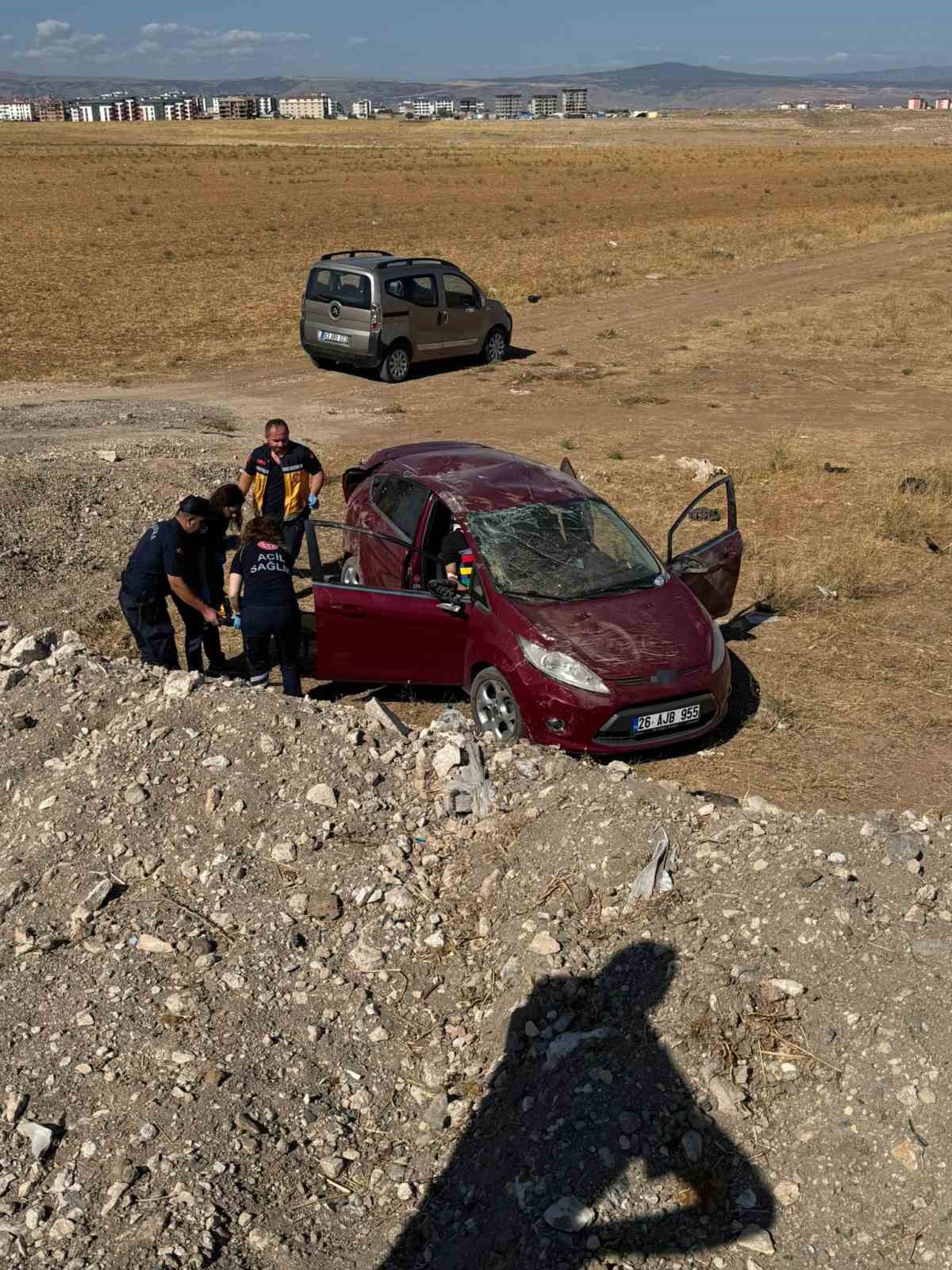 Eskişehir&rsquo;de iki ara&ccedil; &ccedil;arpıştı: 4 yaralı
