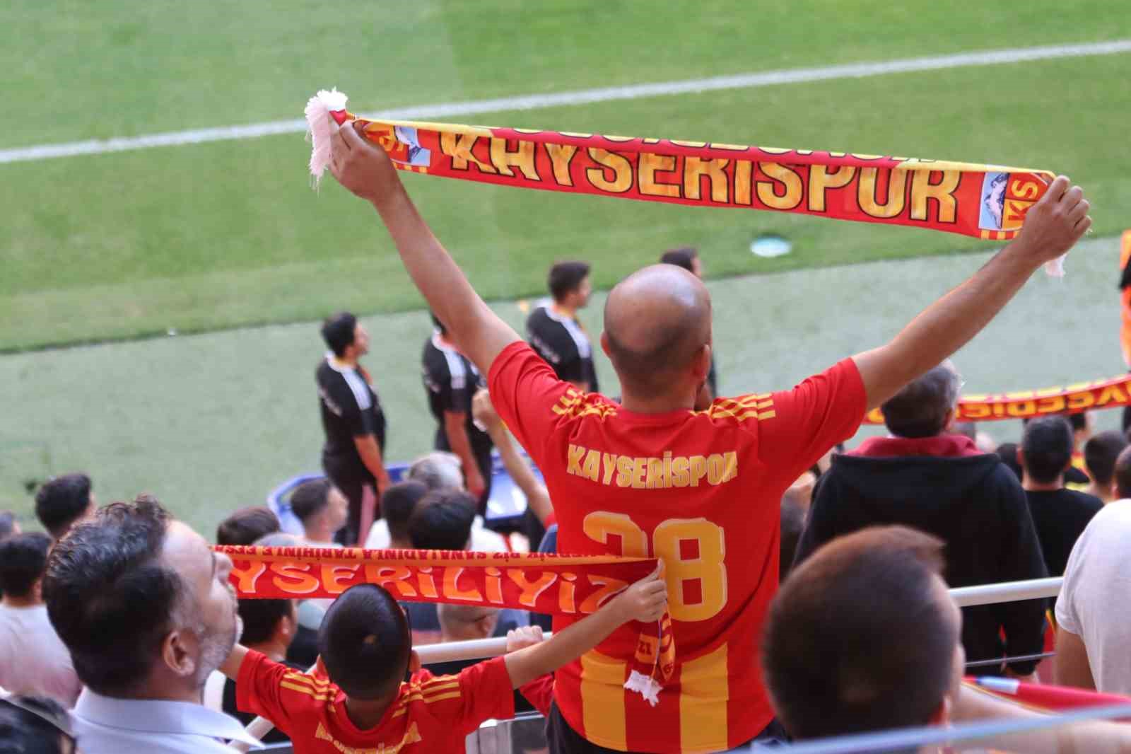 Trendyol S&uuml;per Lig: Kayserispor: 0 - G&ouml;ztepe: 0 (İlk yarı)
