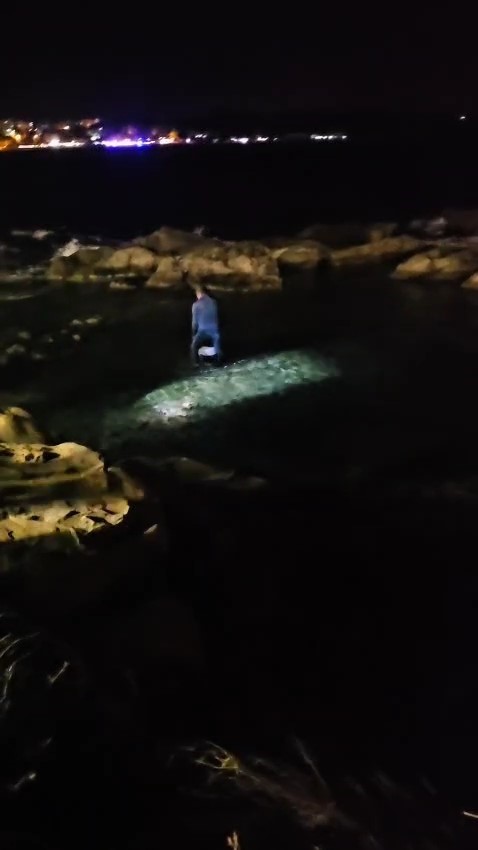 &Ccedil;anakkale&rsquo;de denize d&uuml;şen arkadaşını kurtarmak isteyen kişi hayatını kaybetti
