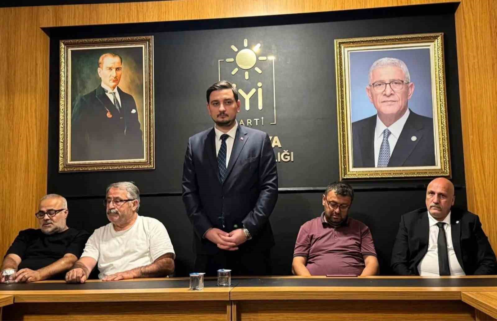 İYİ Parti Sakarya İl Başkanı U&ccedil;ak 6 il&ccedil;e başkanıyla birlikte partisinden istifa etti
