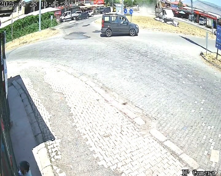 Elazığ’da trafik kazaları kameralara yansıdı
