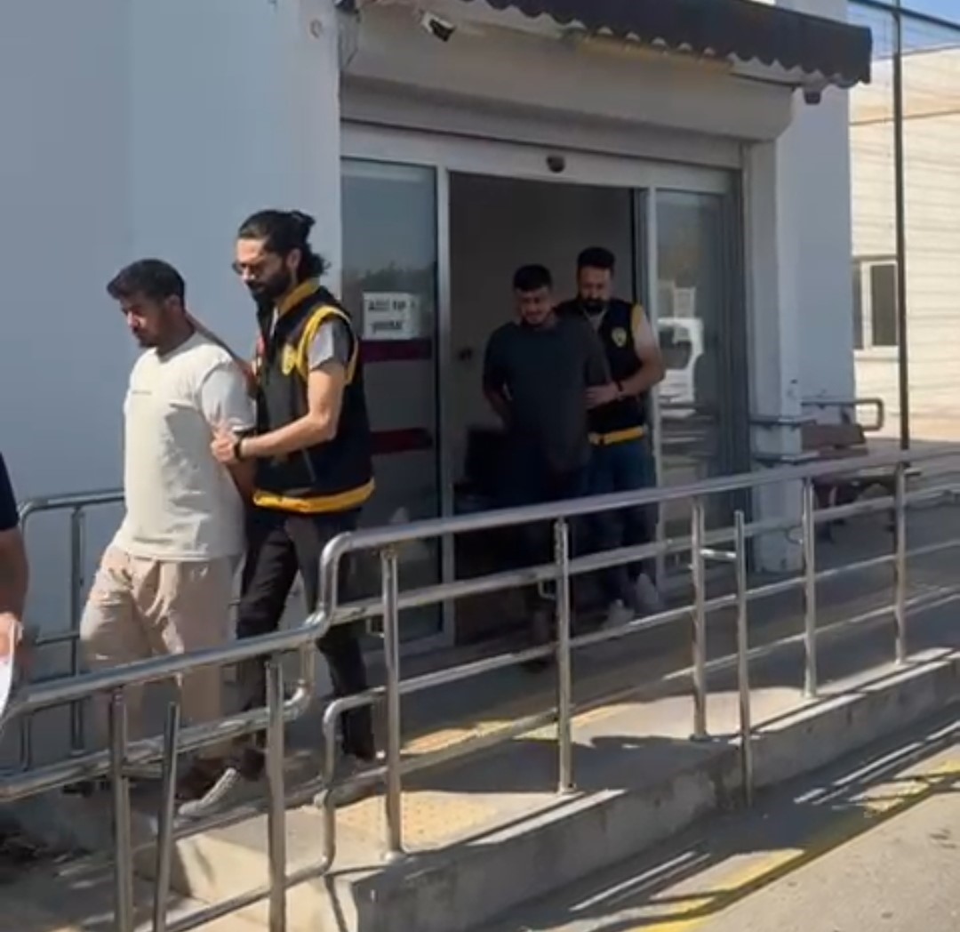 Adana’da ev kurşunlayan 2 şüpheli tutuklandı