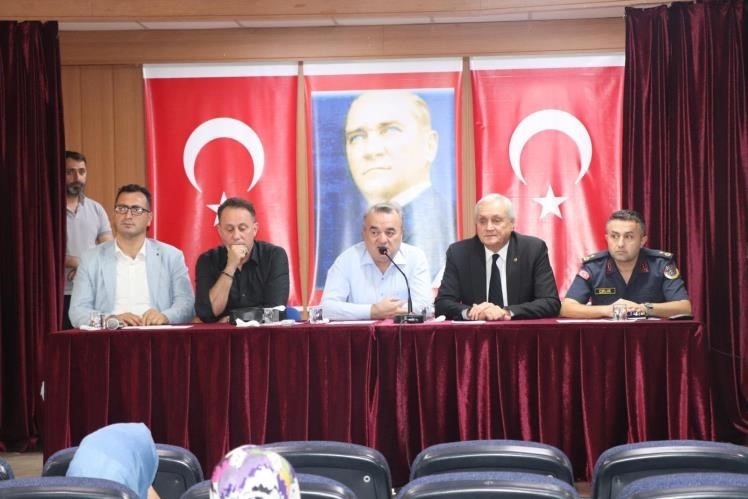 Boz&uuml;y&uuml;k&rsquo;te okul g&uuml;venliği toplantısı yapıldı
