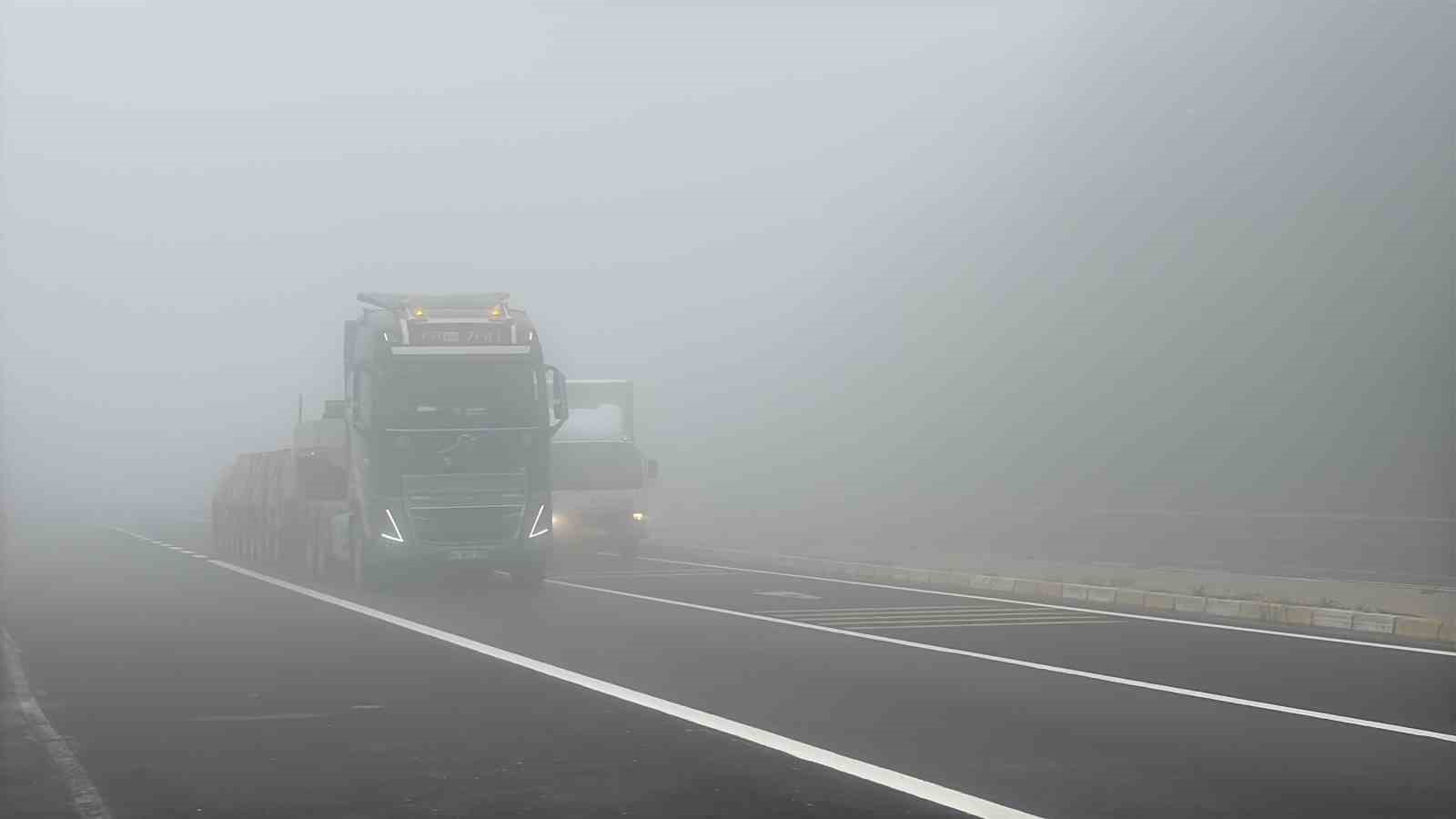 Bolu Dağı sisle kaplandı, görüş mesafesi 20 metreye düştü