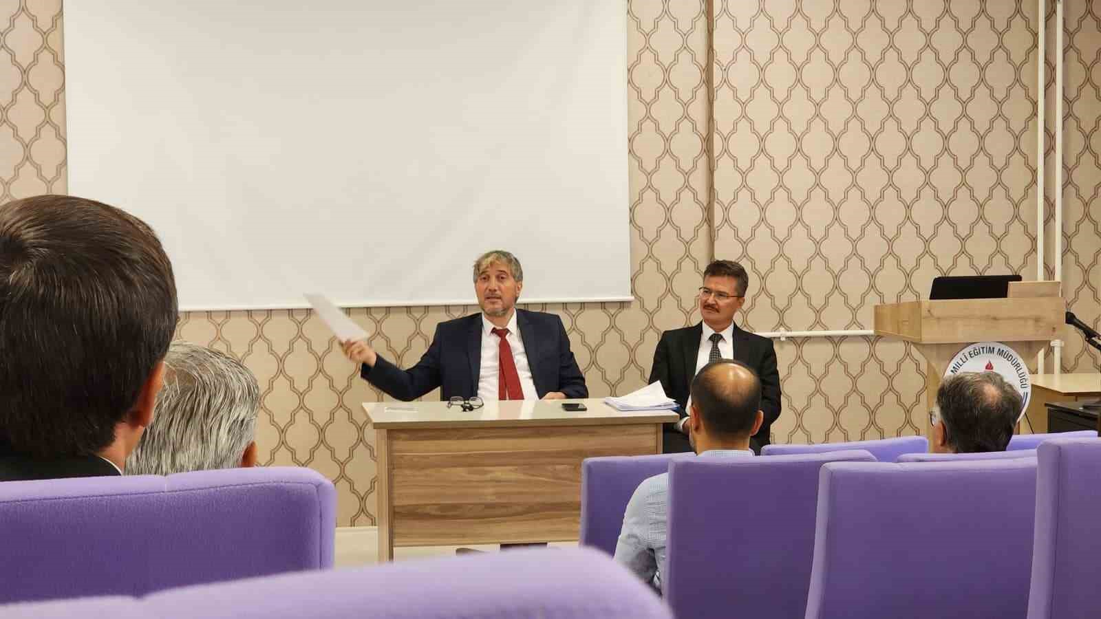 M&uuml;d&uuml;r Yılmaz okul m&uuml;d&uuml;rleri ve koordinat&ouml;r &ouml;ğretmenlerle buluştu
