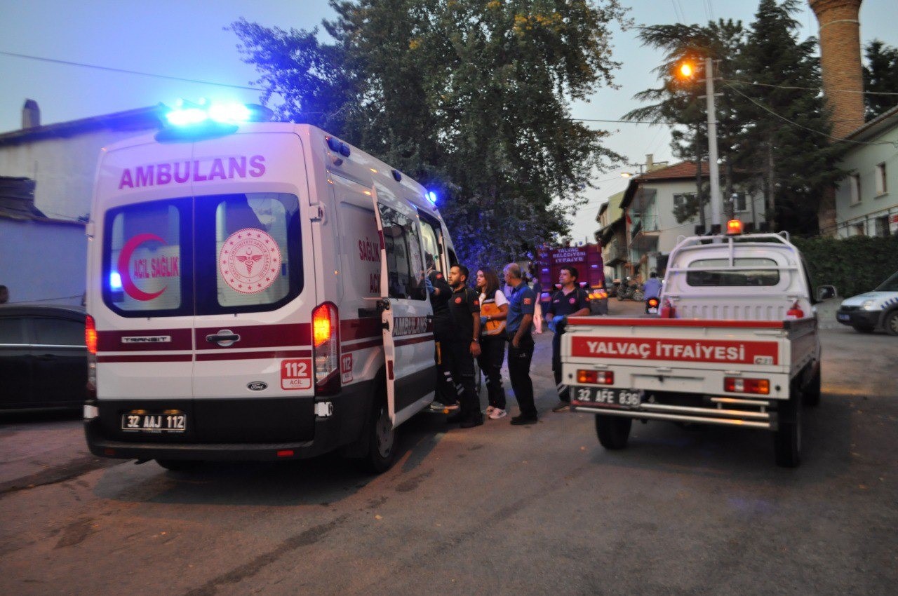 Ahşap evde tandırdan sı&ccedil;rayan kıvılcımlar yangın &ccedil;ıkarttı
