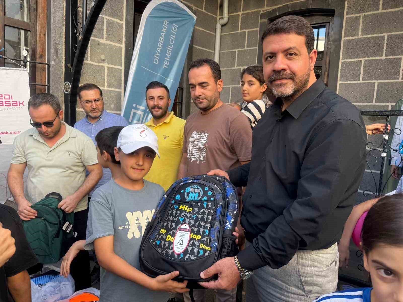 Diyarbakırlı duyarlı iş adamı Bozkuş, öğrencileri unutmadı