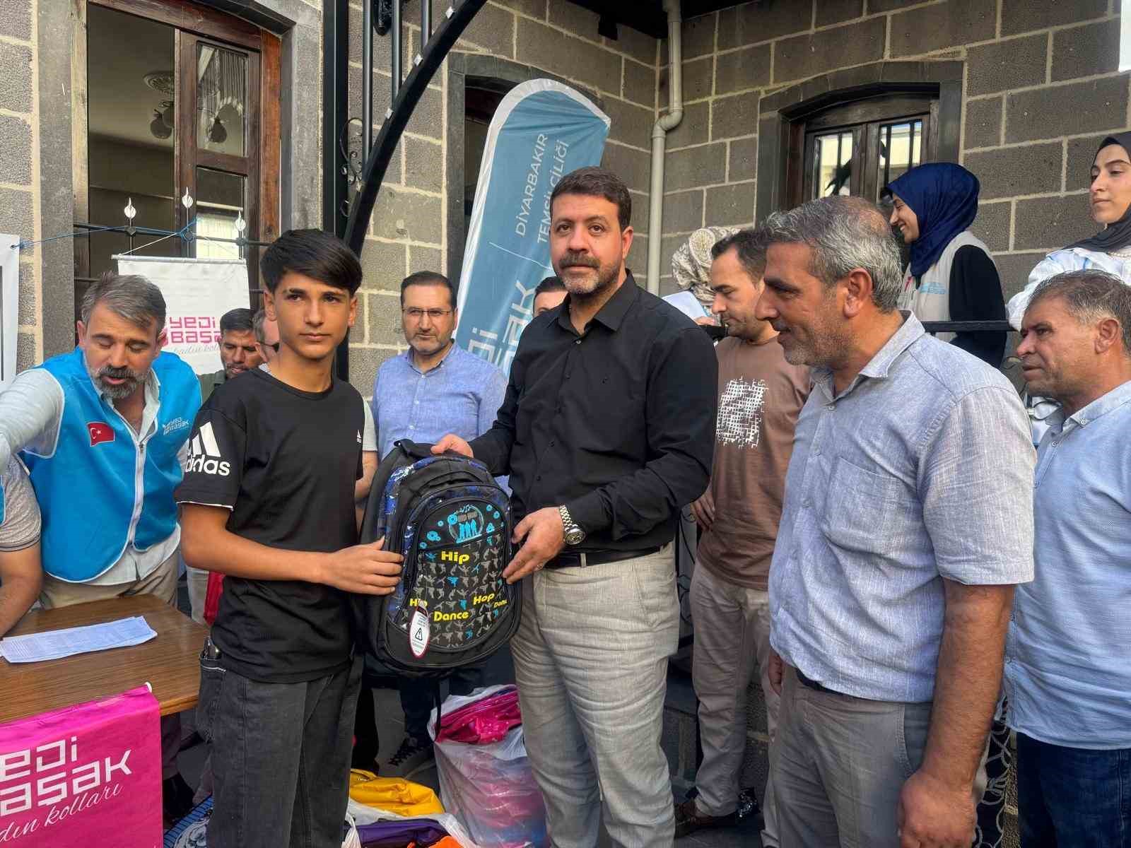 Diyarbakırlı duyarlı iş adamı Bozkuş, öğrencileri unutmadı