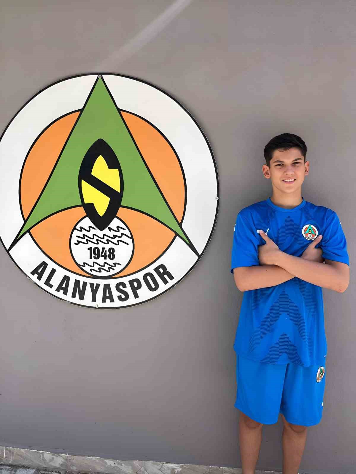 Talas’ın Sporcu Fabrikası’ndan profesyonel liglere 13 futbolcu
