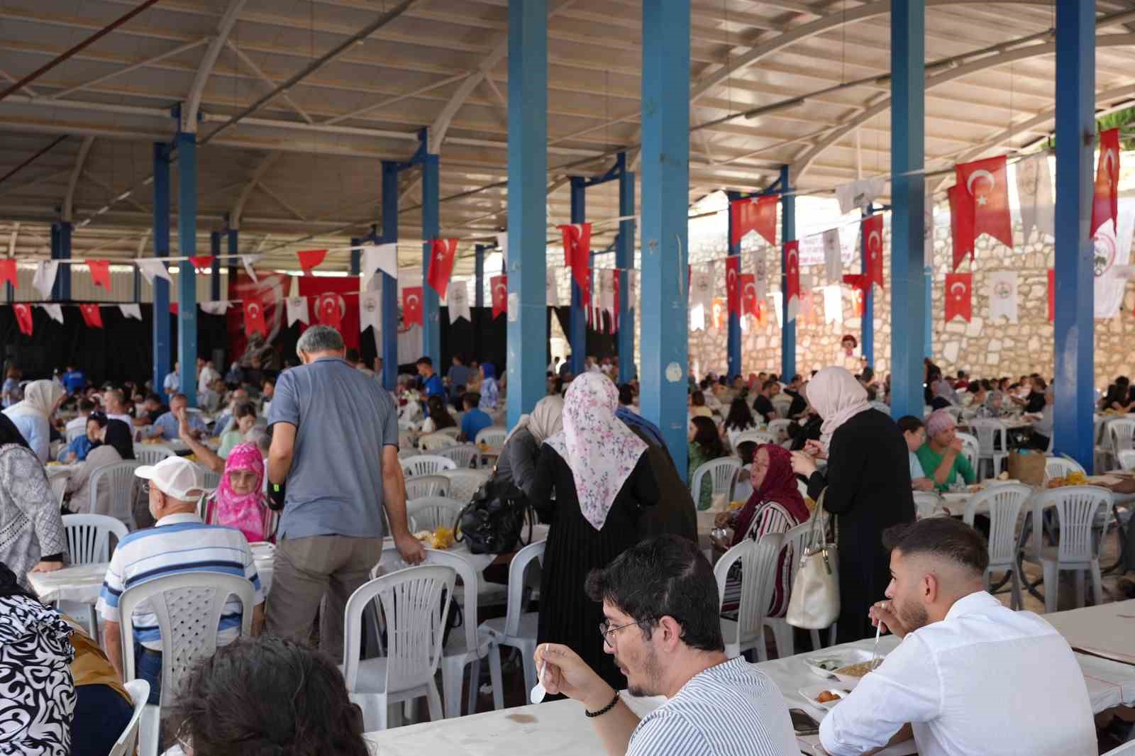 Babadağ’da 26.’sı düzenlenen geleneksel etkinlikte 10 ton keşkek ikram edildi
