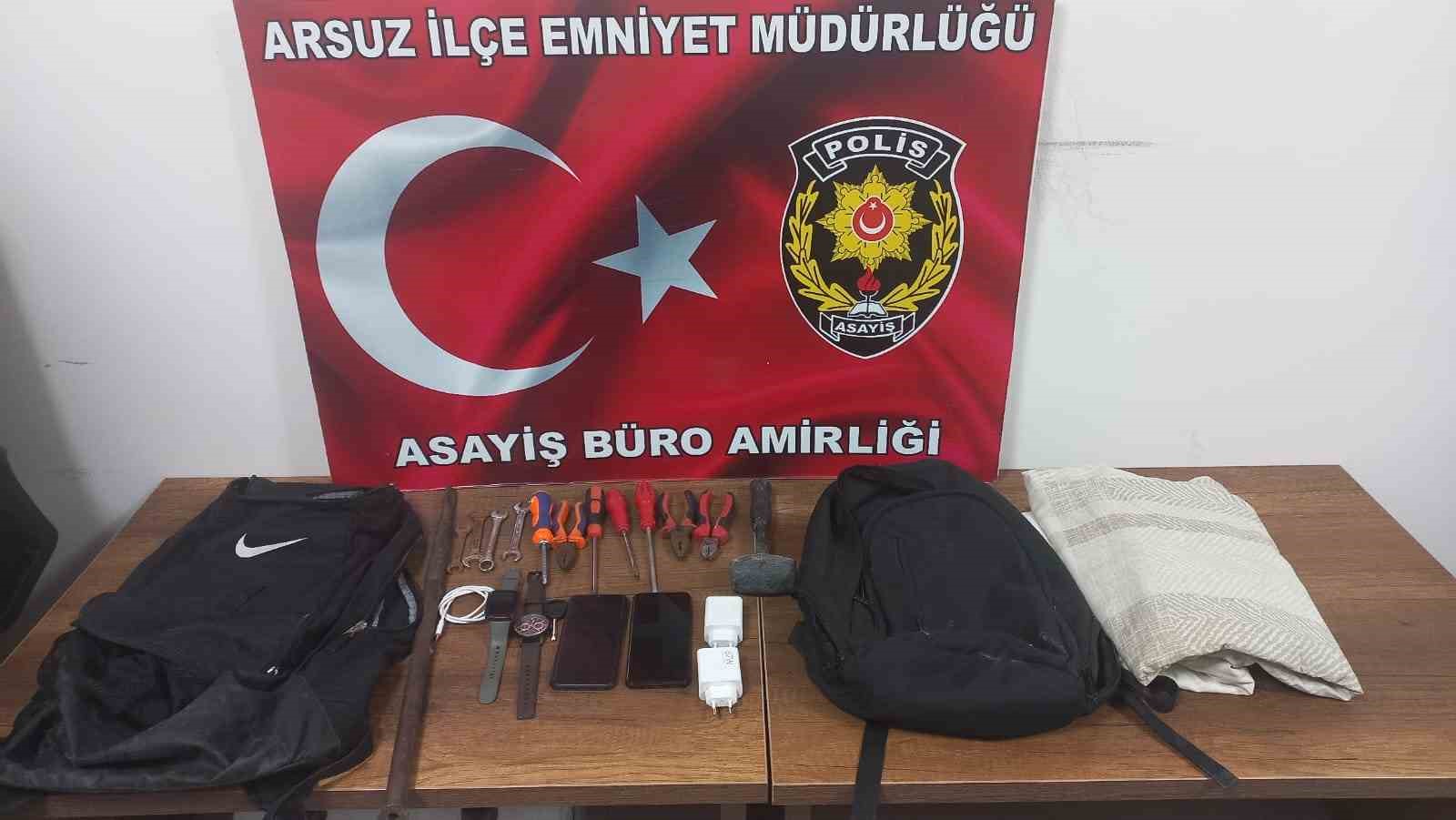 Oto faresi 3 hırsız yakalandı; 2 tutuklama
