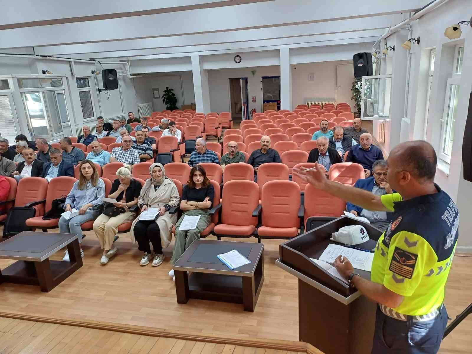 Havza’da okul servis sürücülerine ve rehber personele trafik eğitimi