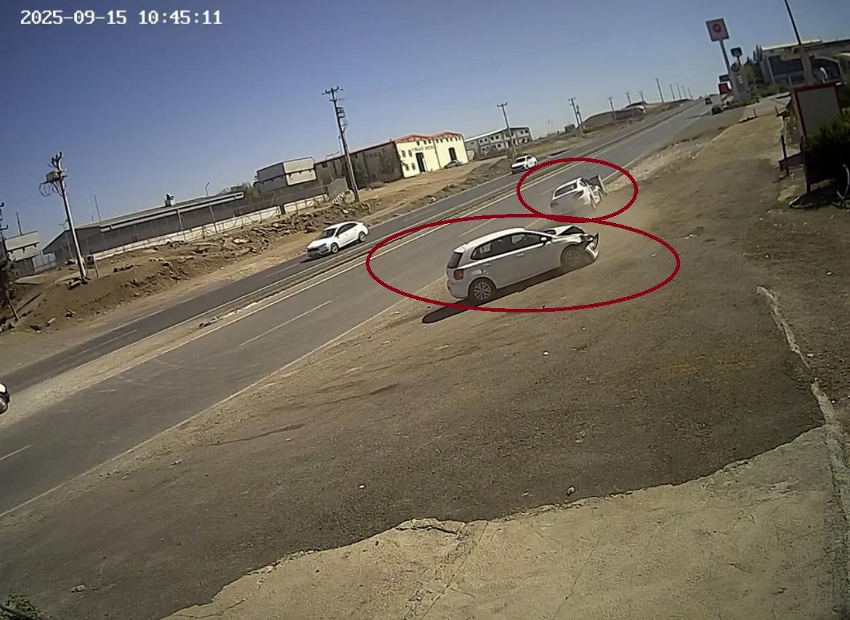 Diyarbakır’da iki otomobil çarpıştı: 4 yaralı
