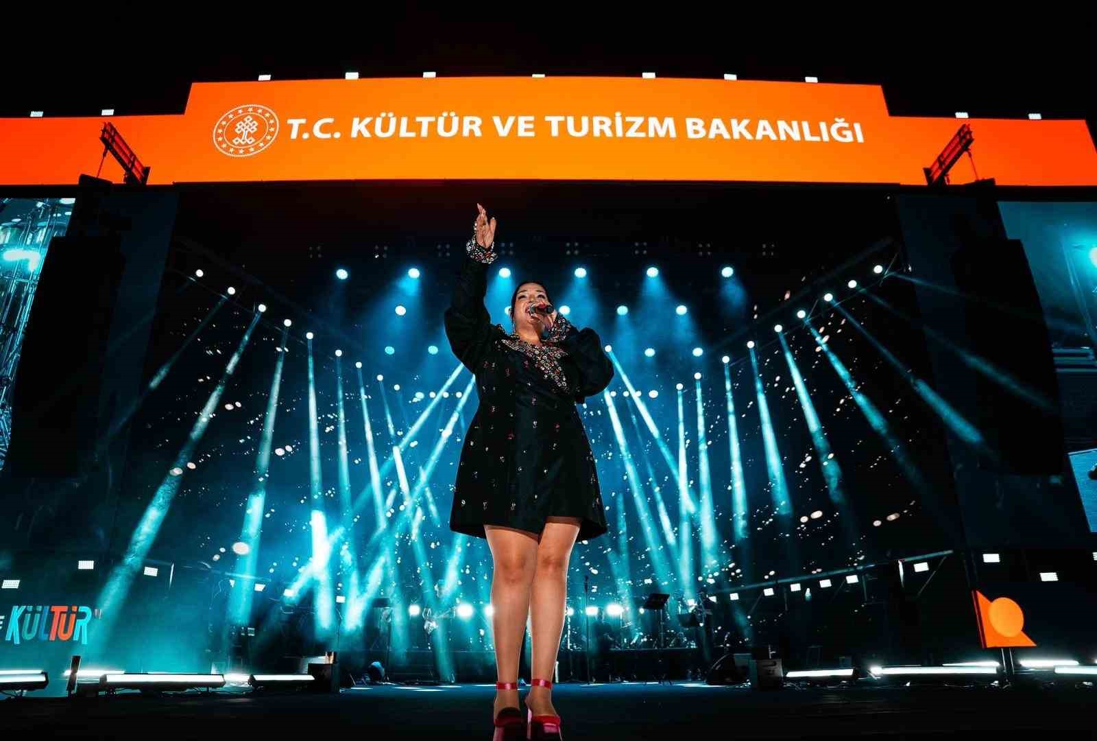 GastroANTEP Festivali&rsquo;nde Tuğ&ccedil;e Kandemir r&uuml;zgarı

