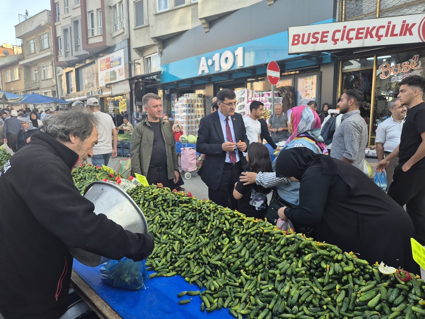 Başkan Eyüp Kahveci’den pazar ziyareti