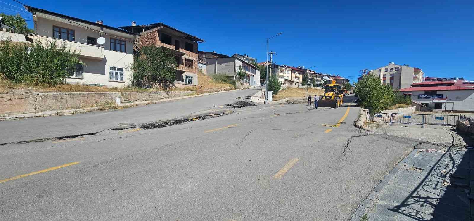 İspir’de heyelanlı bölgeye müdahale başladı