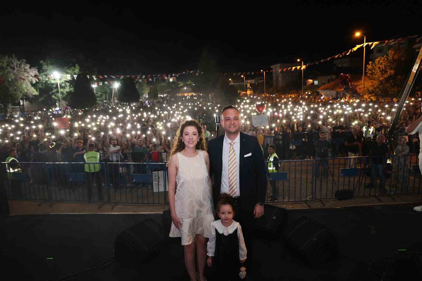 Çivril Elma Festivalinde Cem Adrian unutulmaz gece yaşattı