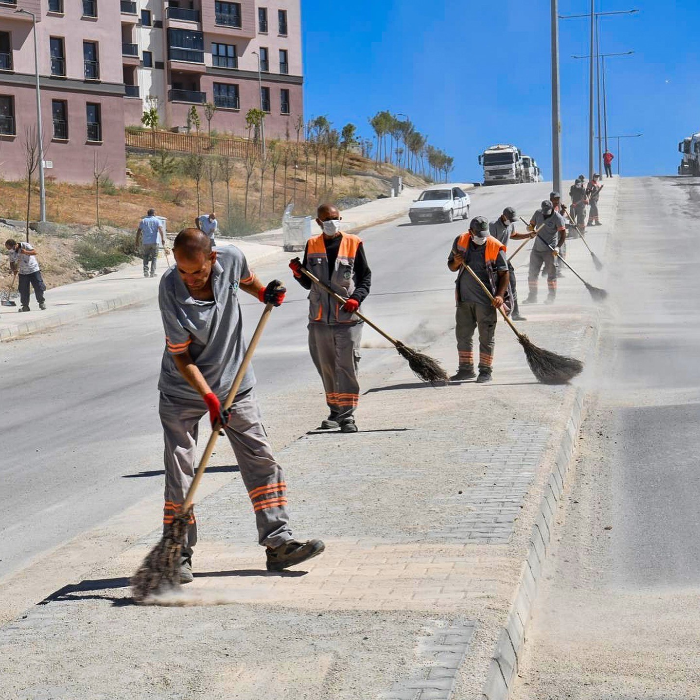 Yeşilyurt Belediyesi&rsquo;nin temizlik seferberliği s&uuml;r&uuml;yor
