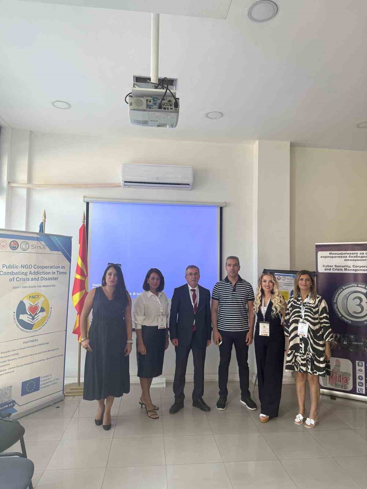 Kriz anlarında bağımlılıkla m&uuml;cadele masaya yatırıldı
