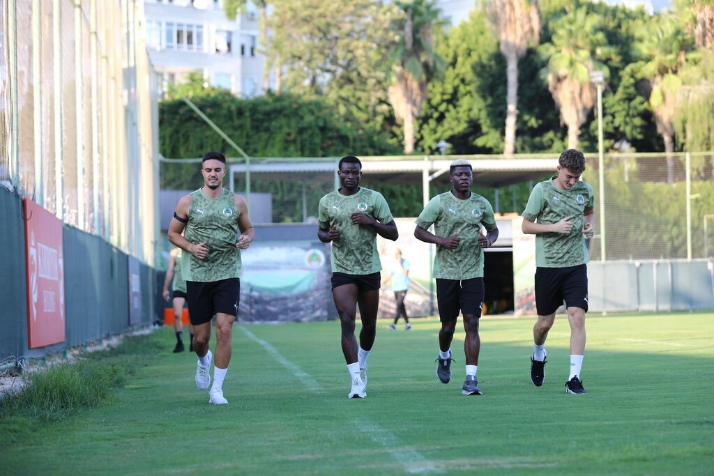 Alanyaspor, Fenerbah&ccedil;e ma&ccedil;ı hazırlıklarına başladı
