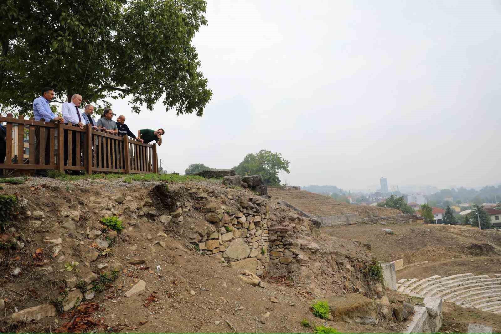 Antik Tiyatro aslına d&ouml;necek kazı alanı genişleyecek
