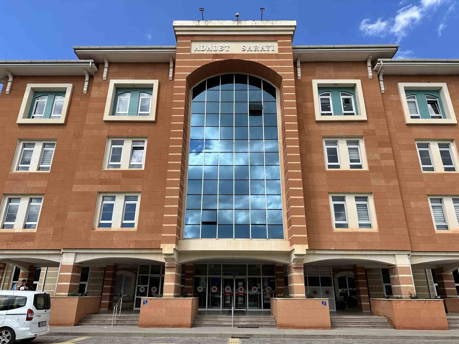 Yatağın altındaki uyuşturucuyla yakalanan sanığın yargılanmasına devam edildi