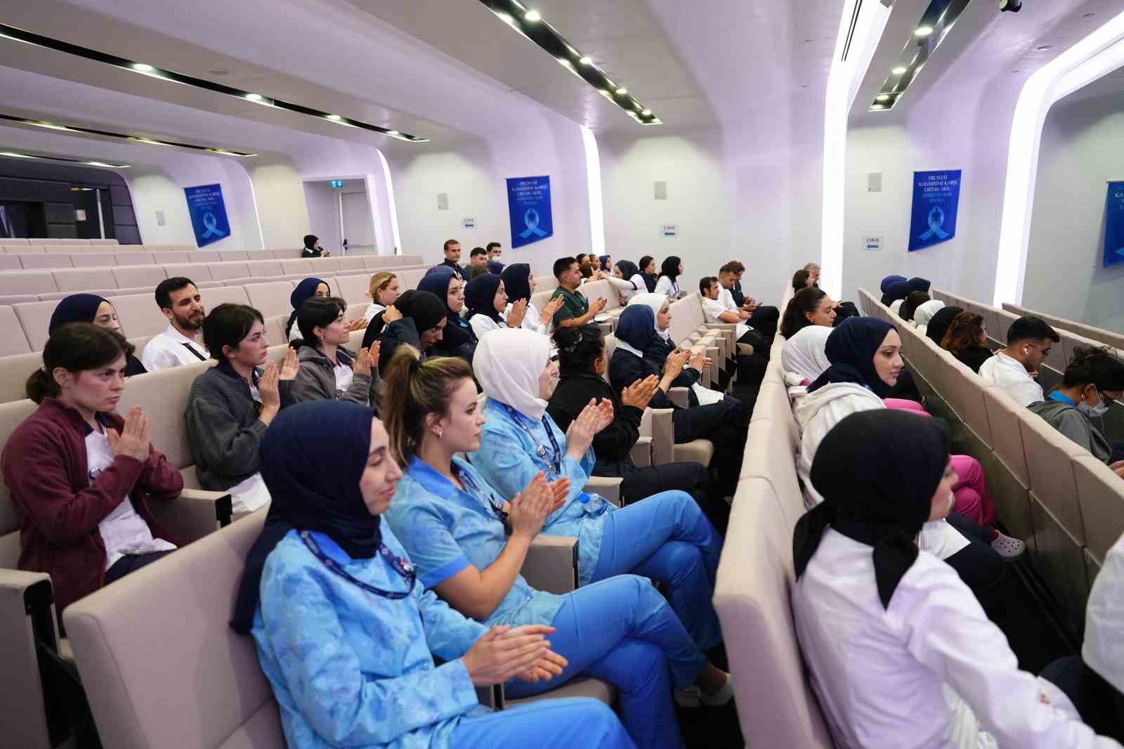 Medipol uzmanları prostat kanserini t&uuml;m y&ouml;nleriyle ele aldı
