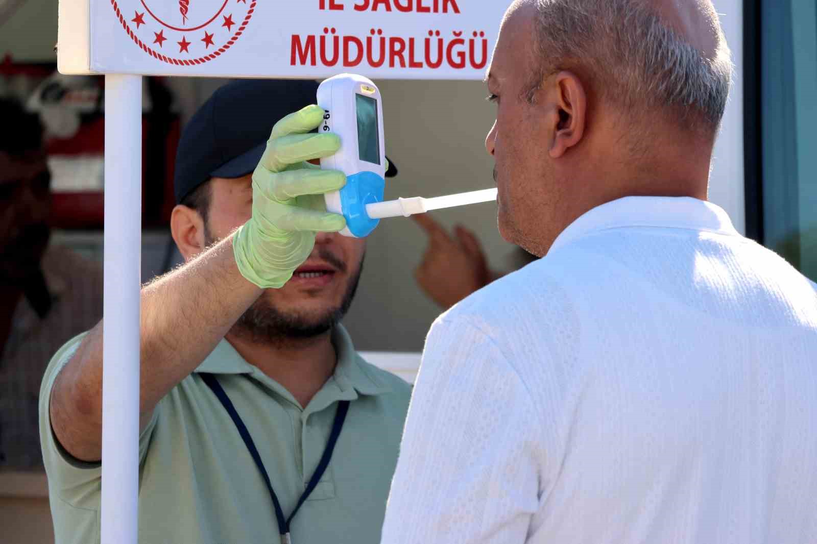 Kayseri&rsquo;de t&uuml;t&uuml;nle m&uuml;cadelede yeni d&ouml;nem: &lsquo;Mobil Sigara Bırakma Aracı&rsquo; hizmete başladı
