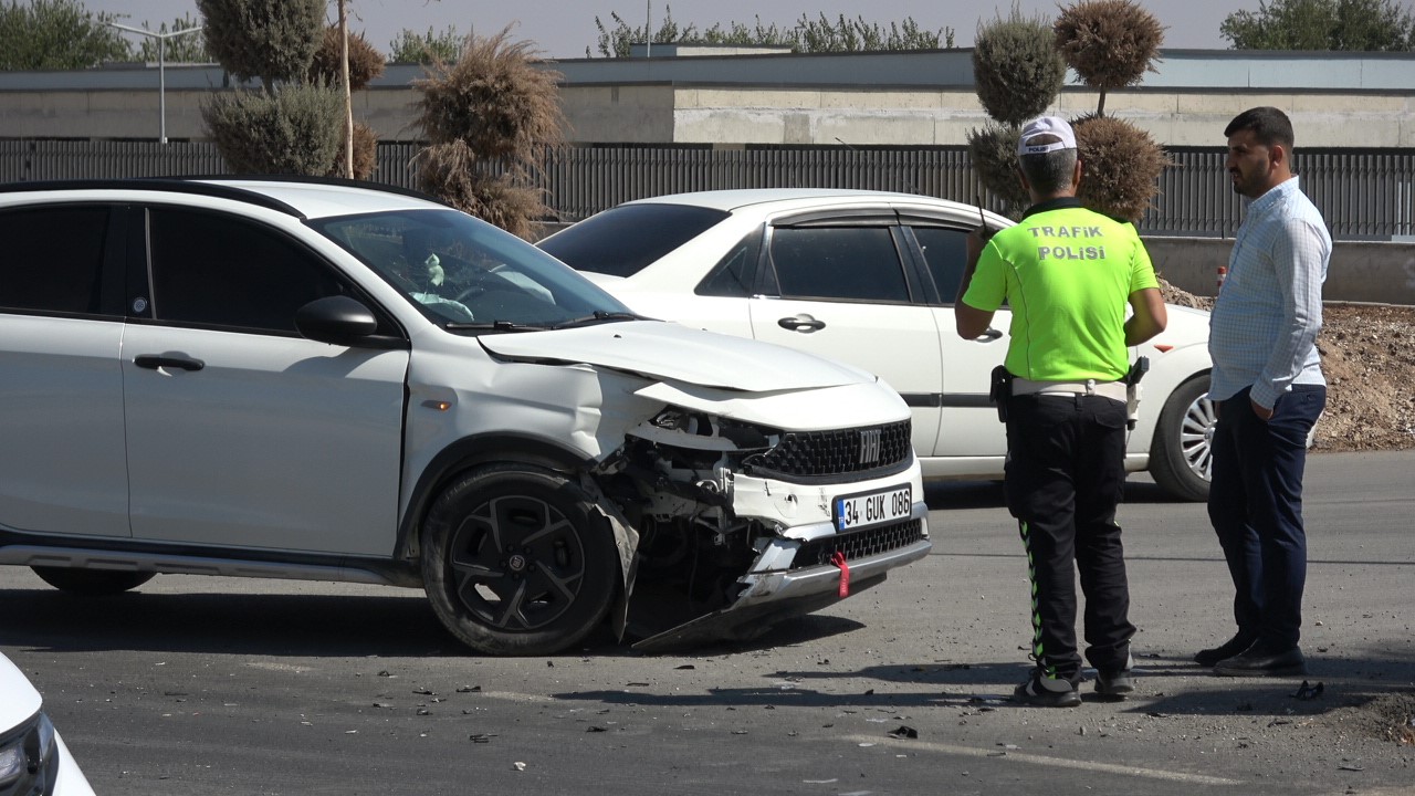 Kilis’te iki otomobil çarpıştı: 1 yaralı