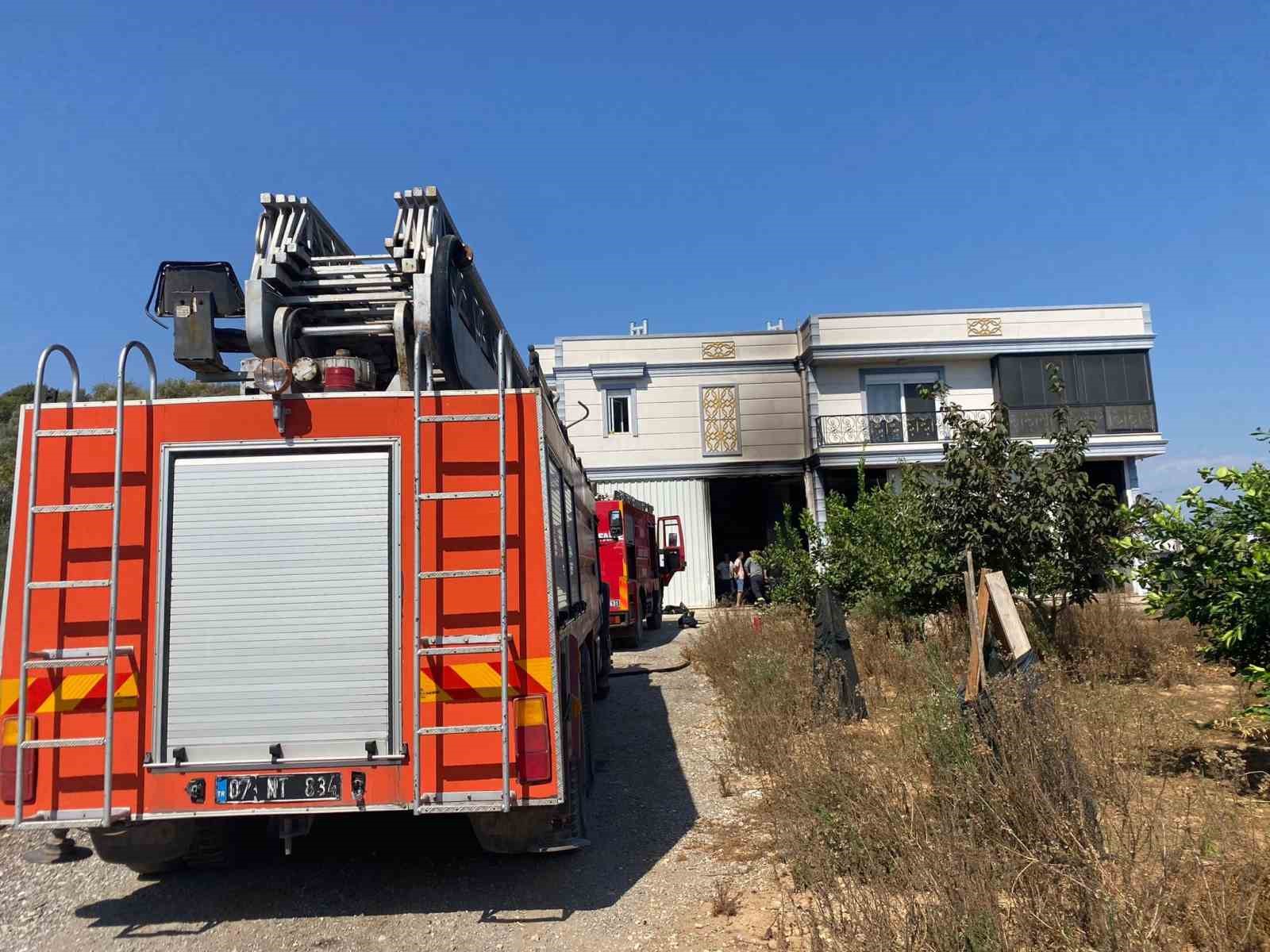 Serik’te evin deposunda çıkan yangın söndürüldü