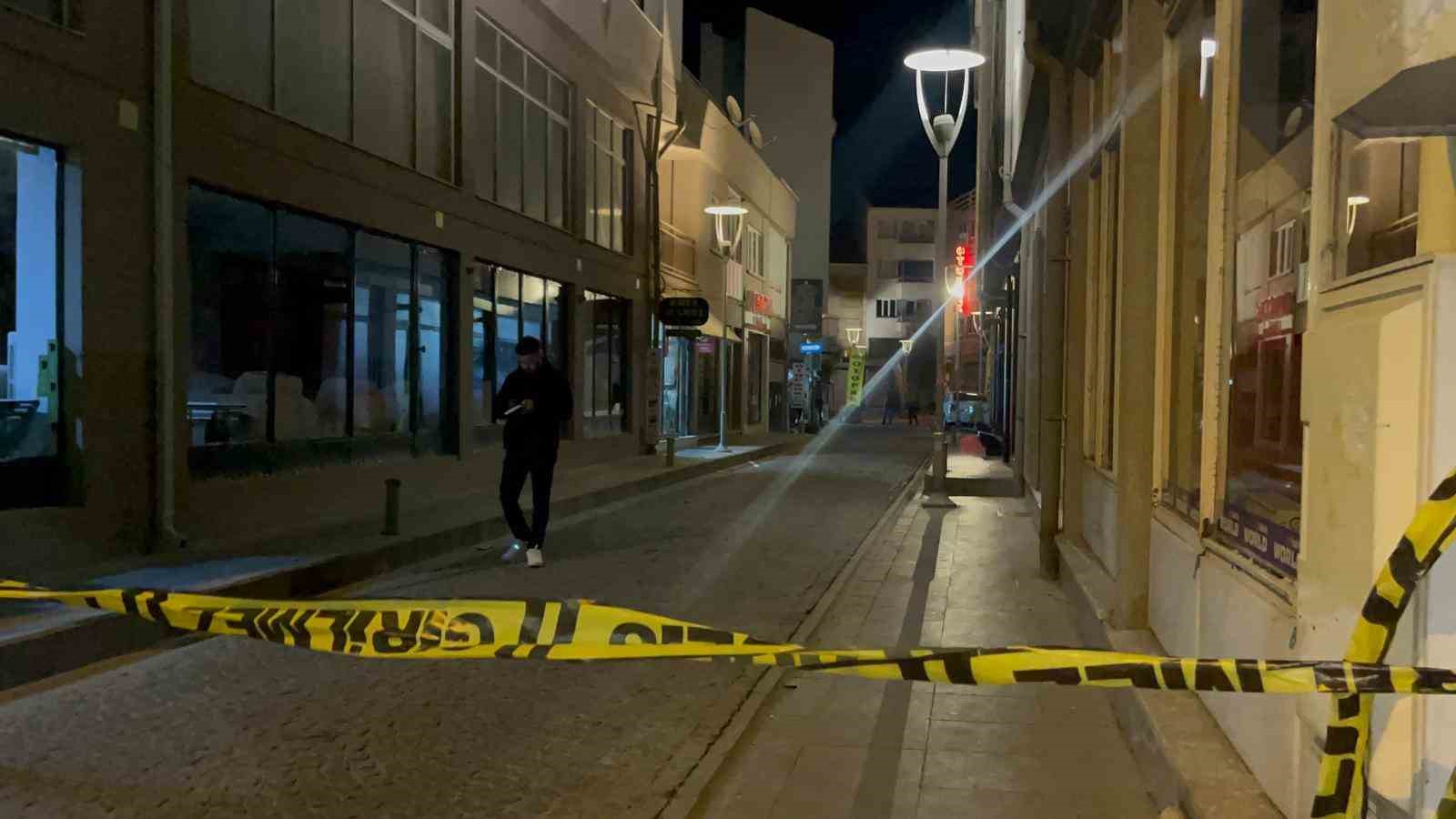 Kavgada boynu kesilen kişi 10 dakikada hastaneye yetiştirildi: Operasyon sonrası hayata tutundu
