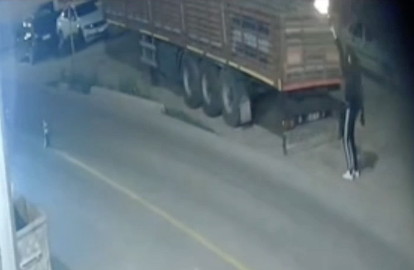 T&uuml;fekle binayı kurşunlayan iki kardeş g&ouml;zaltına alındı
